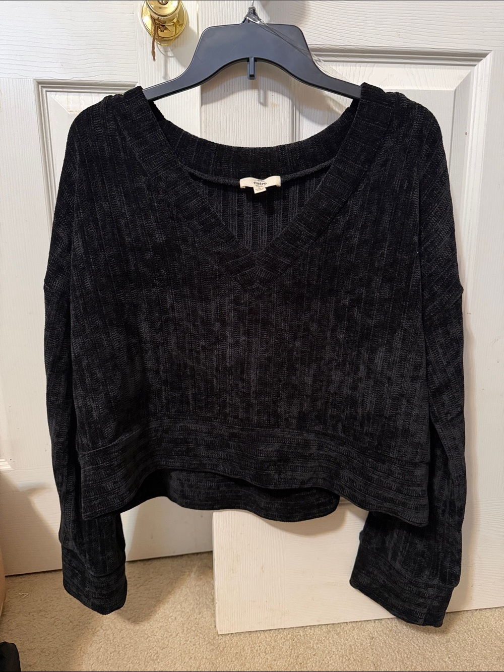 entro Black Ribbed V-Neck Sweater Top